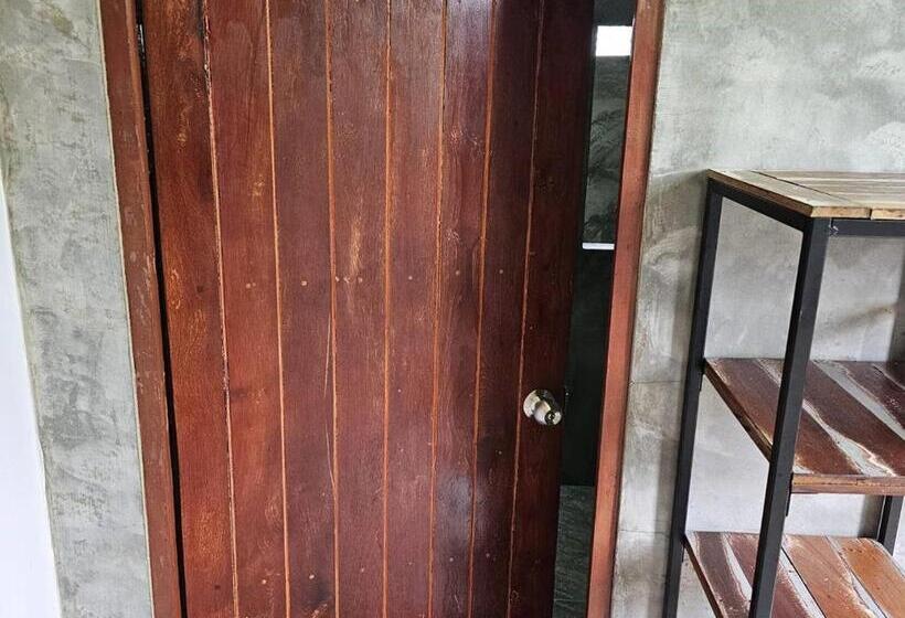 Hotel Nipatra Homestay