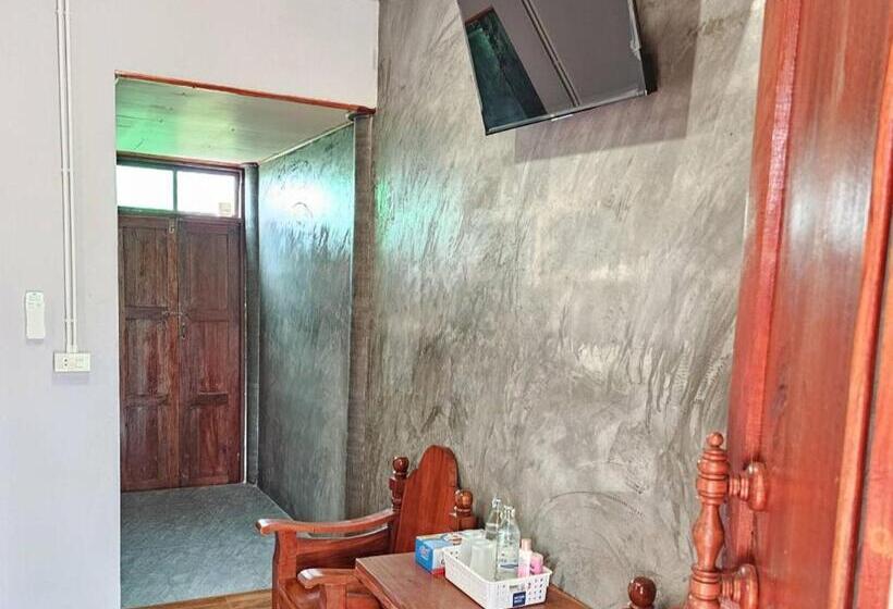 Hotel Nipatra Homestay