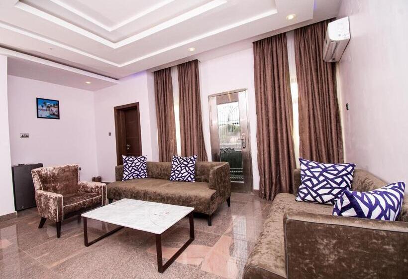 Marchforte Courtyard Hotel & Suites