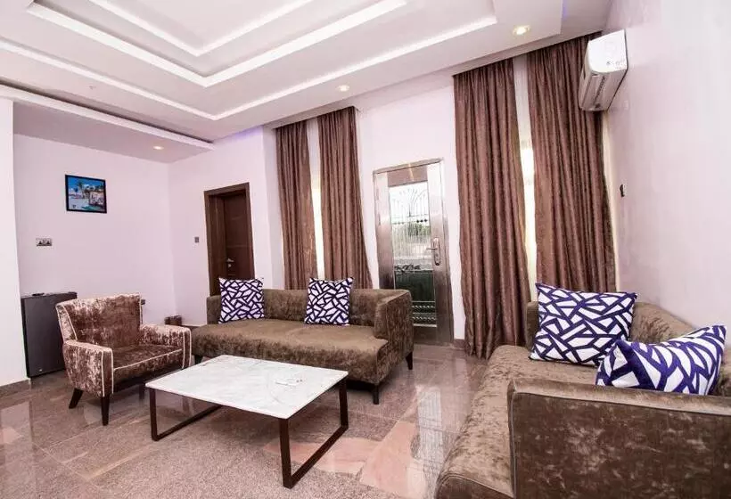 Marchforte Courtyard Hotel & Suites