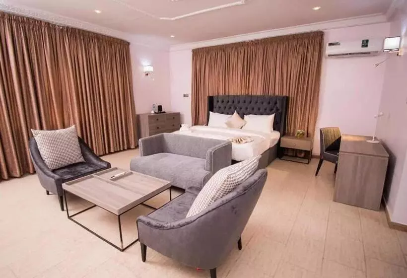 Marchforte Courtyard Hotel & Suites
