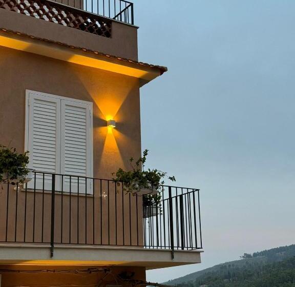 Пансион Avi Rooms