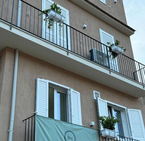 Пансион Avi Rooms