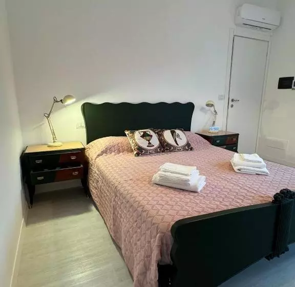پانسیون Avi Rooms