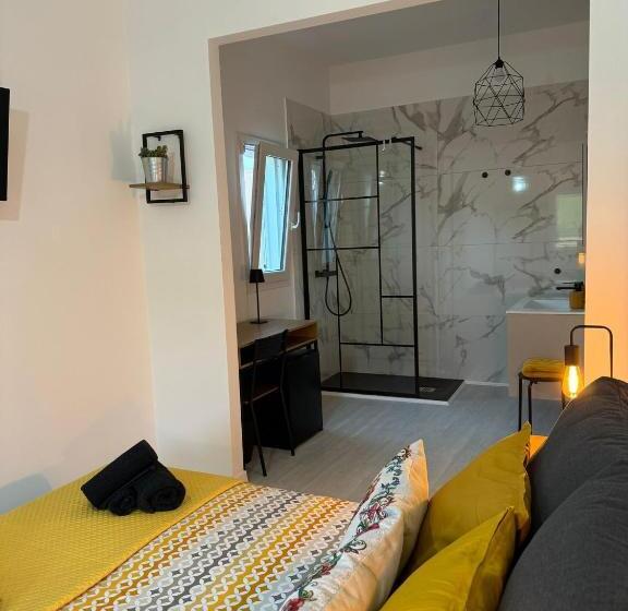 Пансион Avi Rooms