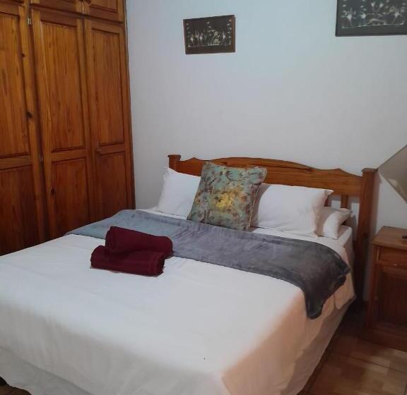 بنسيون Mantombi S Guest House