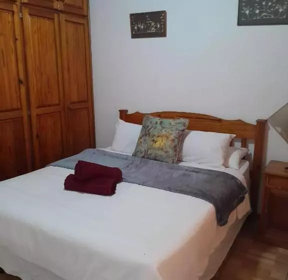 ペンション Mantombi S Guest House