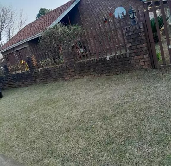 ペンション Mantombi S Guest House