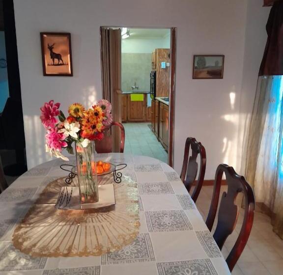 بنسيون Mantombi S Guest House