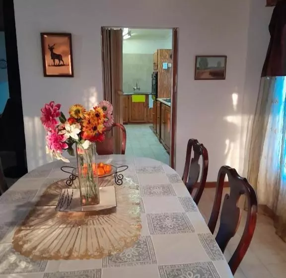 ペンション Mantombi S Guest House