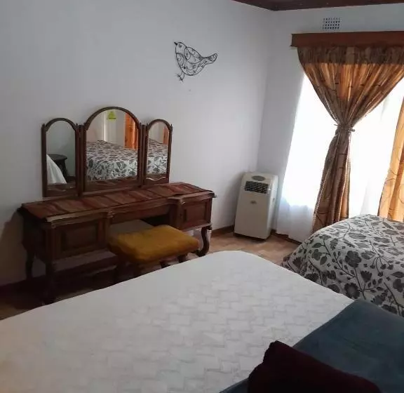 ペンション Mantombi S Guest House