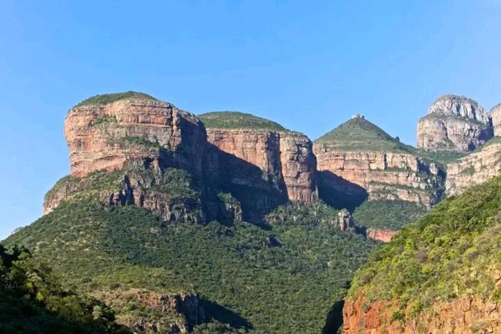 بنسيون Mantombi S Guest House