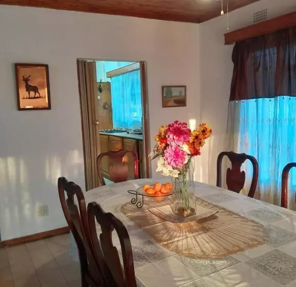 ペンション Mantombi S Guest House
