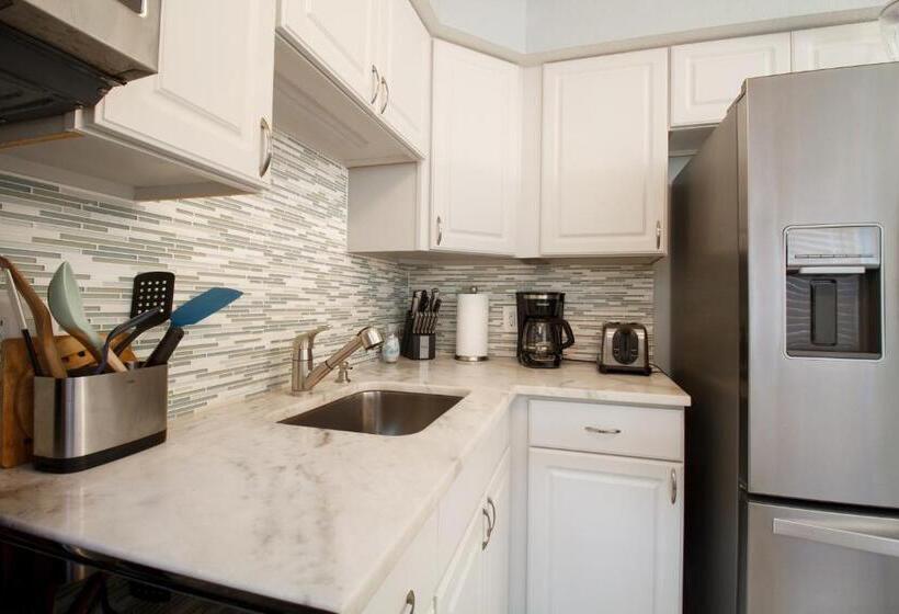 Курорт Clearwater Beach Suites #103