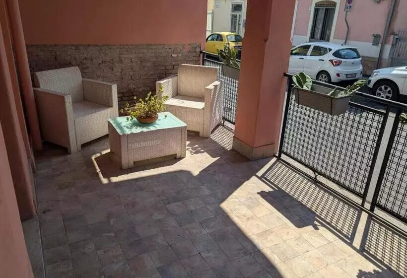 Aamiaismajoitus (B&B) N Amuri Room A Due Passi Del Mare