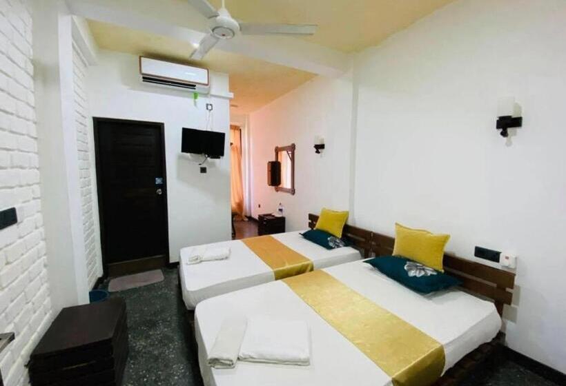 Hotel Elaine Forest View