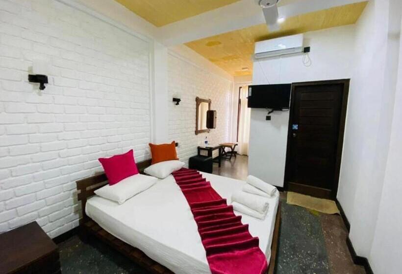 Hotel Elaine Forest View