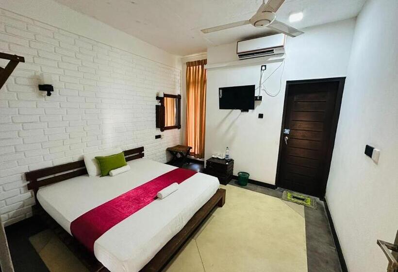 Hotel Elaine Forest View