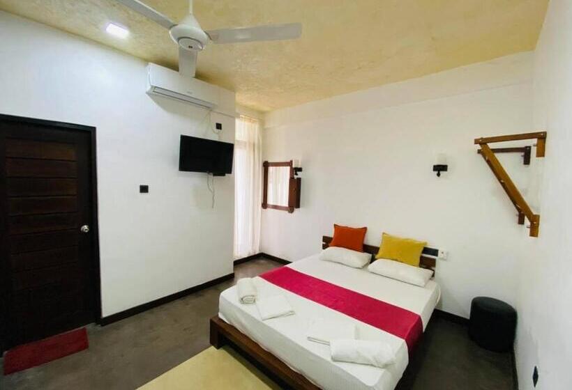 Hotel Elaine Forest View