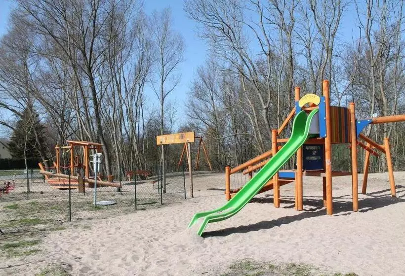 ホテル Reetdach Ferienhaus Nahe Ostseebad Kühlungsborn