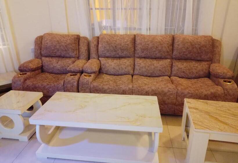 پانسیون Themes Guesthouse, Nanyuki