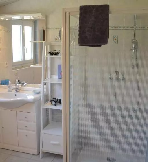 Aamiaismajoitus (B&B) Le Chalet Des Contries