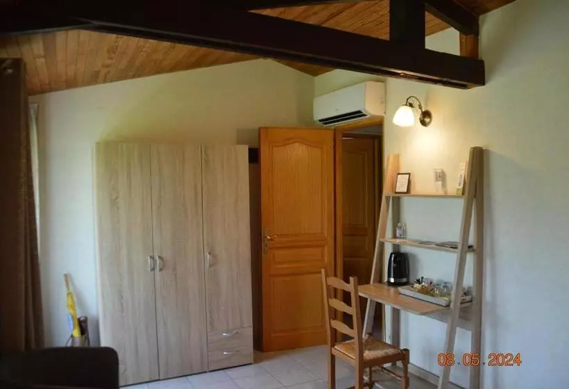 Aamiaismajoitus (B&B) Le Chalet Des Contries