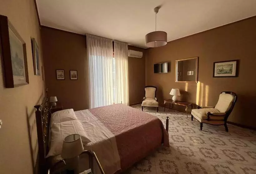 تختخواب و صبحانه Villa Varano