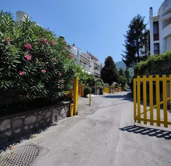 تختخواب و صبحانه Villa Varano