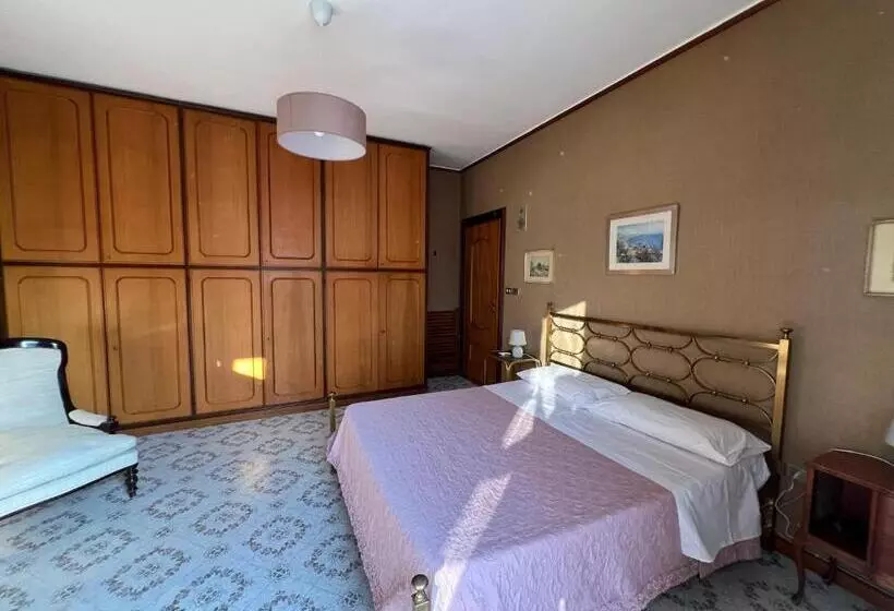 تختخواب و صبحانه Villa Varano