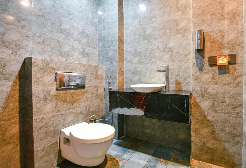 Fabhotel Billion Inn