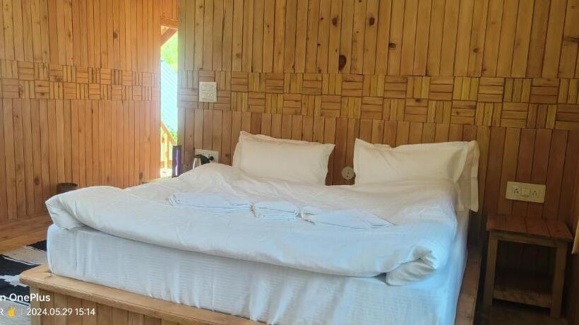 בית מלון כפרי Neer Tarang Home Stay Jibhi