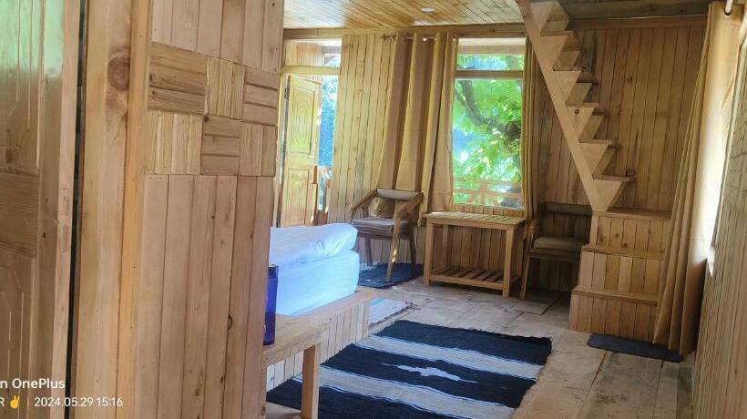 בית מלון כפרי Neer Tarang Home Stay Jibhi