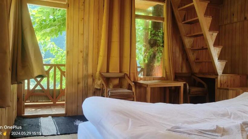 בית מלון כפרי Neer Tarang Home Stay Jibhi