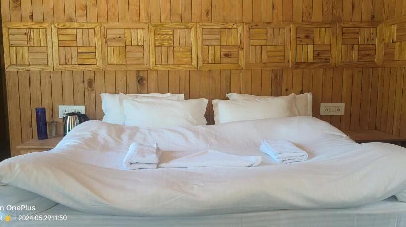 בית מלון כפרי Neer Tarang Home Stay Jibhi