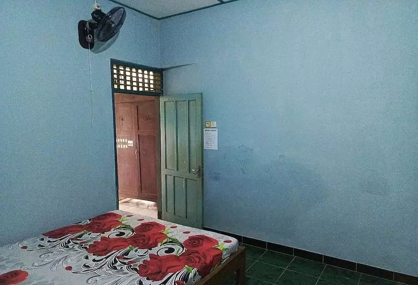 Hotelli Spot On 94177 Dian Asih Rooms