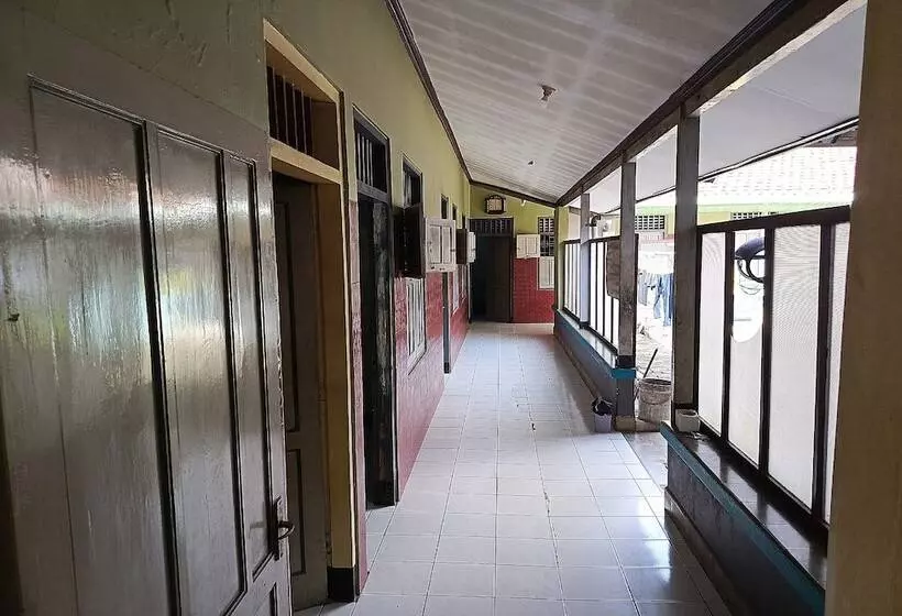 Hotelli Spot On 94177 Dian Asih Rooms