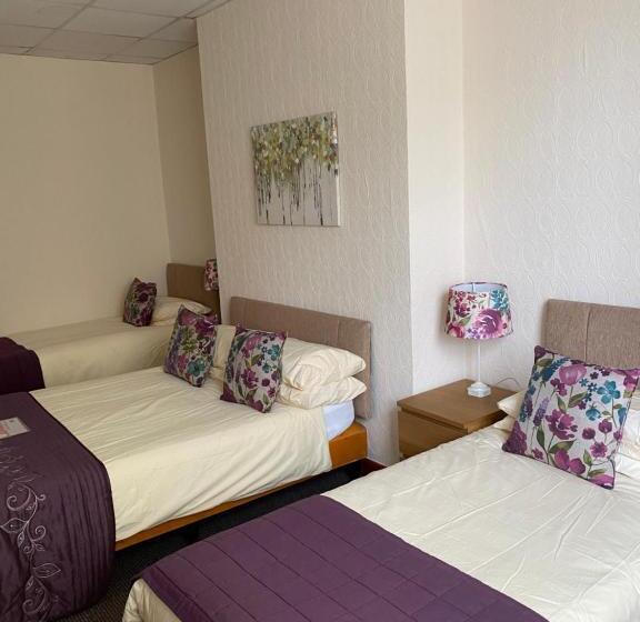 פנסיון Evanescent Bar And Rooms