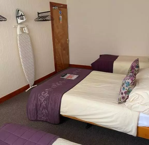 Majatalo Evanescent Bar And Rooms