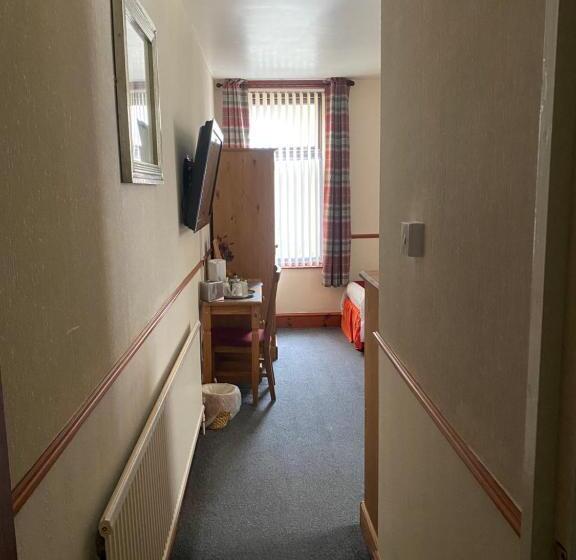 פנסיון Evanescent Bar And Rooms