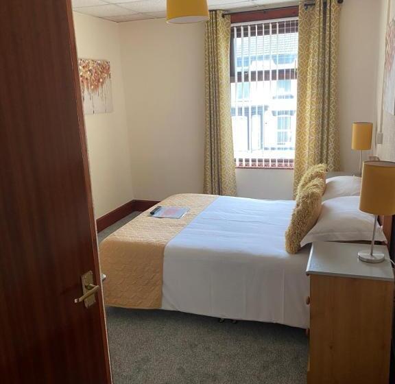 פנסיון Evanescent Bar And Rooms