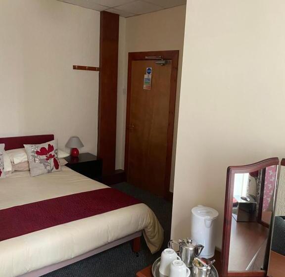 פנסיון Evanescent Bar And Rooms