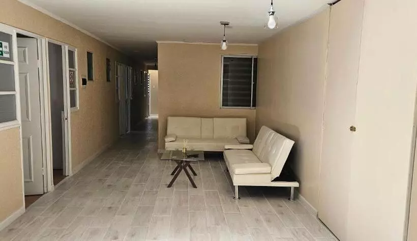 ペンション Ganbaru Holeteria Hostal Lenguado