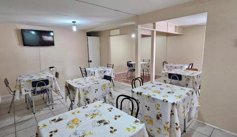 ペンション Ganbaru Holeteria Hostal Lenguado