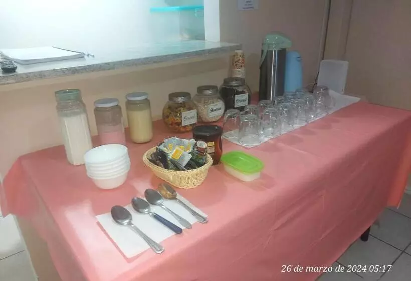 ペンション Ganbaru Holeteria Hostal Lenguado