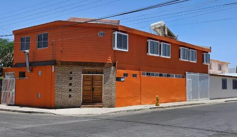 ペンション Ganbaru Holeteria Hostal Lenguado