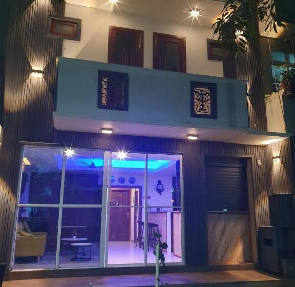 پانسیون Holday House