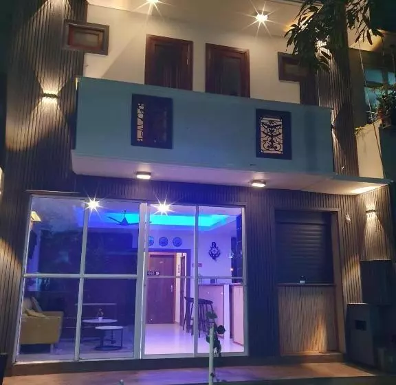 پانسیون Holday House