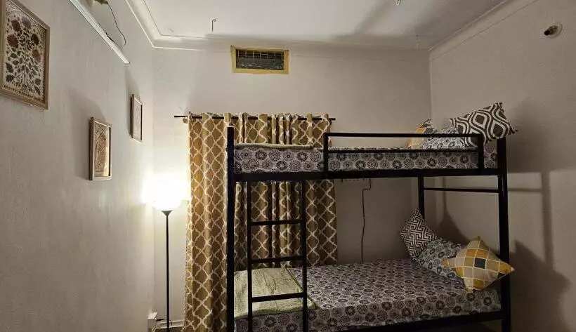 Retkeilymaja Neha S Homestay