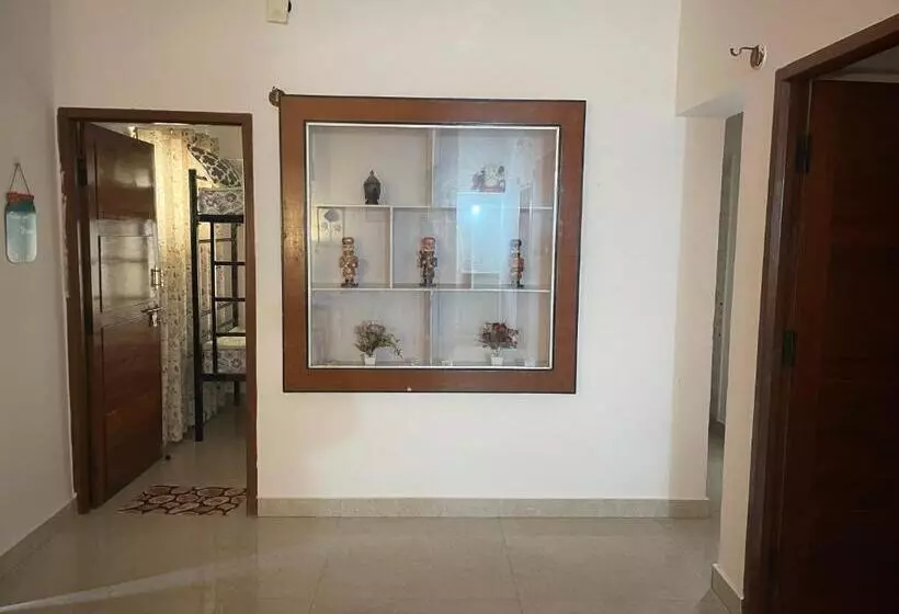 Retkeilymaja Neha S Homestay